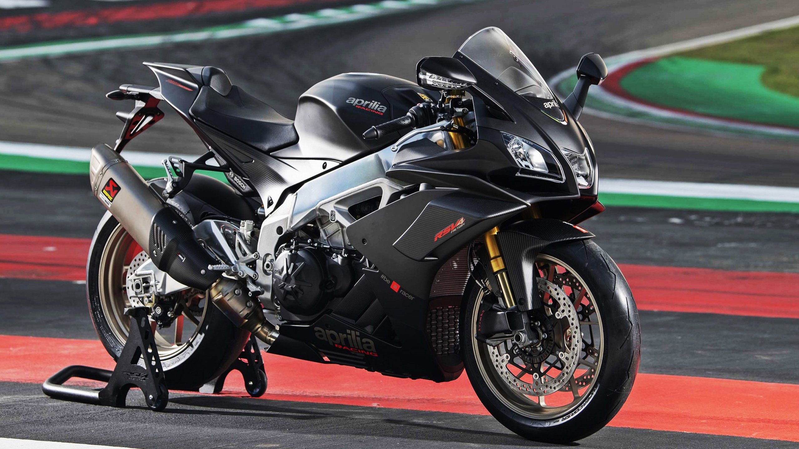 特斯·冯·迪克:强大的球场视野,令南非队的进攻更加多样化,安迪冯斯特拉克